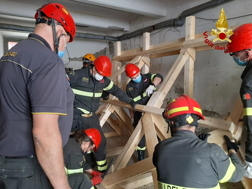 Imperia: terminato venerdì scorso al Comando provinciale dei Vvf il corso ‘costruzioni, dissesti statici e puntellamenti’