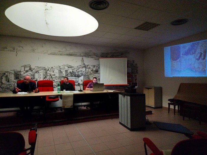 Santo Stefano: iniziato il convegno incentrato su argomenti storici del comprensorio Santo Stefano: iniziato il convegno incentrato su argomenti storici del comprensorio