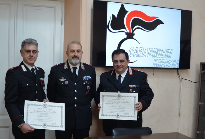 Imperia: cerimonia di consegna di due medaglie ‘Mauriziane’ al comando provinciale dei carabinieri Imperia: cerimonia di consegna di due medaglie ‘Mauriziane’ al comando provinciale dei carabinieri