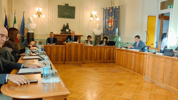 Imperia, in consiglio provinciale il bilancio di previsione, Scajola: "Tra gli obiettivi la realizzazione del biodigestore" (video) Imperia, in consiglio provinciale il bilancio di previsione, Scajola: "Tra gli obiettivi la realizzazione del biodigestore" (video)