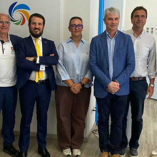 Il Comitato organizzatore dei grandi eventi del canottaggio ospite di Acinque allo sportello di via Avegno, nel cuore di Varese Il Comitato organizzatore dei grandi eventi del canottaggio ospite di Acinque allo sportello di via Avegno, nel cuore di Varese