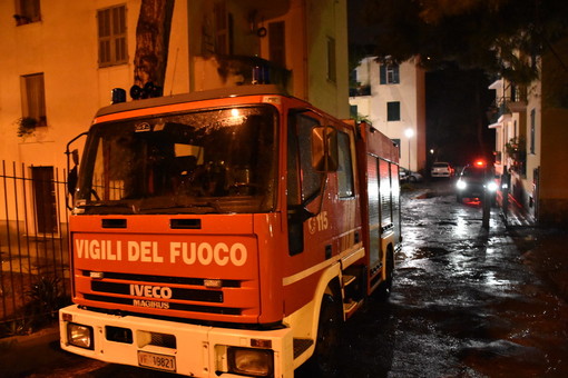 Incendio a Chiusavecchia: anziana ed il suo cane tratti in salvo dai Vigili del Fuoco