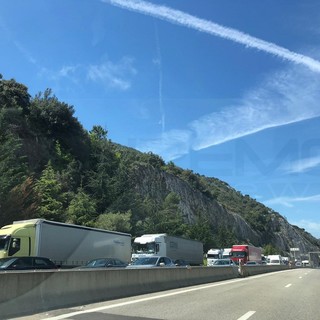 Mentone: sarà riaperta alle 13.30 l'autostrada A8 tra Monaco e Mentone chiusa stamattina per incidente (Foto) Mentone: sarà riaperta alle 13.30 l'autostrada A8 tra Monaco e Mentone chiusa stamattina per incidente (Foto)