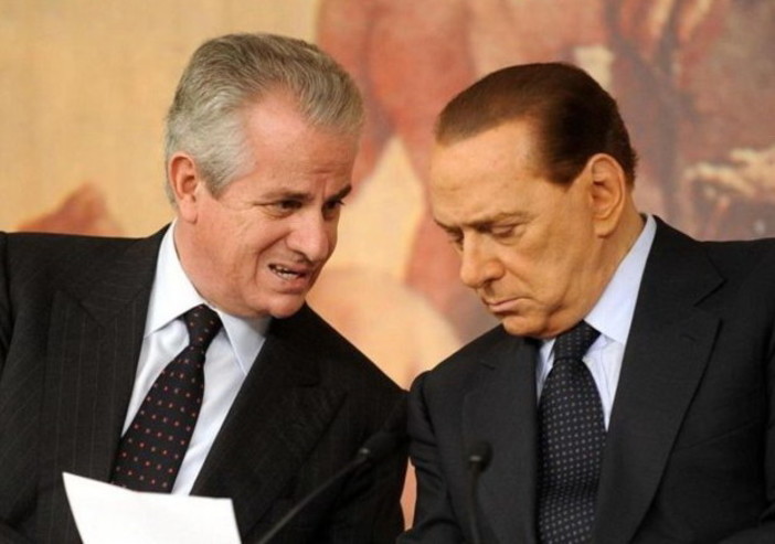 Morte di Silvio Berlusconi, Scajola in lacrime: "Se ne va un perseguitato, mancherà" (Video)