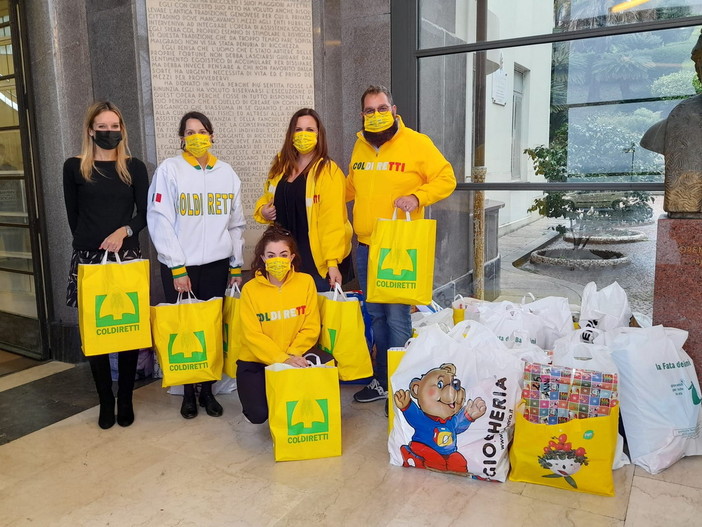 All'Istituto pediatrico Giannina Gaslini arriva la Befana: più di 400 giocattoli per i bambini All'Istituto pediatrico Giannina Gaslini arriva la Befana: più di 400 giocattoli per i bambini