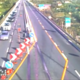 Traffico intenso in autostrada, coda di quattro chilometri tra Bordighera e il confine