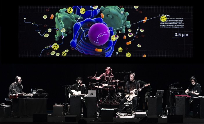 ‘DNA’: lo spettacolo che fa suonare la scienza! accende il Teatro della Tosse a Genova