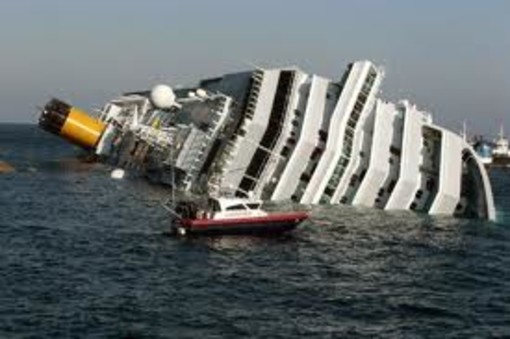 10 anni dal naufragio della Concordia, Giovanni Toti ricorda &quot;Immagini indelebili, importante anche l'impegno dei cantieri del Porto di Genova&quot;