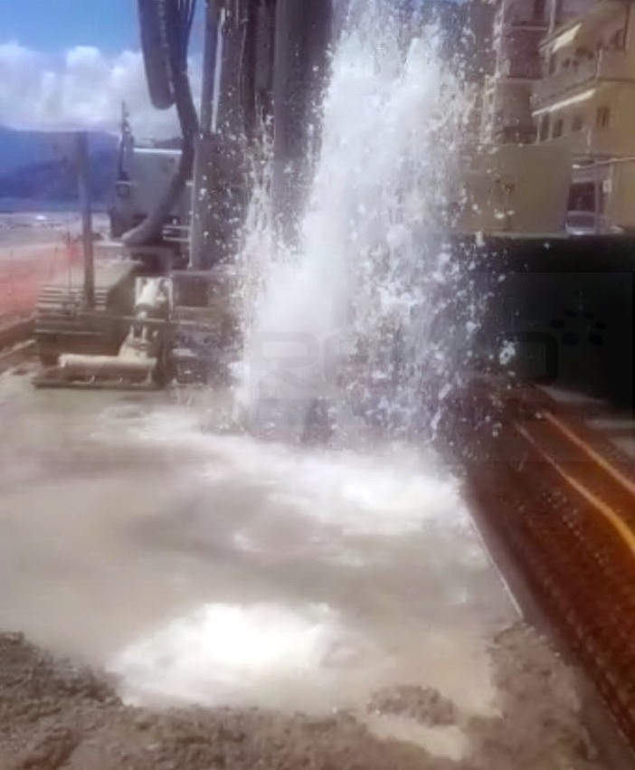 Ventimiglia: riparato il guasto provocato da una trivella, l'acqua tornerà regolarmente a sgorgare