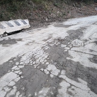 Caravonica: rimossa la terra franata durante l'allerta rossa e via alla fase concreta di lavori per il ripristino e la messa in sicurezza stradale (Foto)