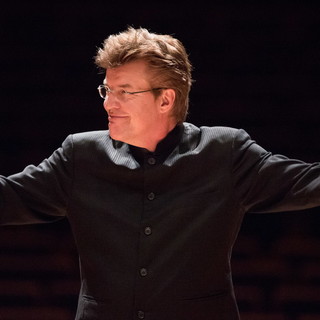 Il M° Claude Villaret dirige la Sinfonica di Sanremo nel concerto 'Schubert e il drammatismo Beethoveniano’