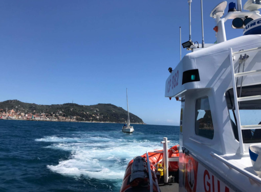 Santo Stefano al Mare: doppio intervento della Capitaneria di Porto, per un uomo colto da infarto e del fumo proveniente da un'imbarcazione