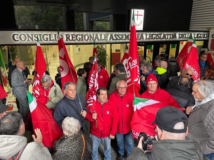 Consiglio regionale per tutta la notte: approvato maxi emendamento al posto del Piano Socio-Sanitario Consiglio regionale per tutta la notte: approvato maxi emendamento al posto del Piano Socio-Sanitario