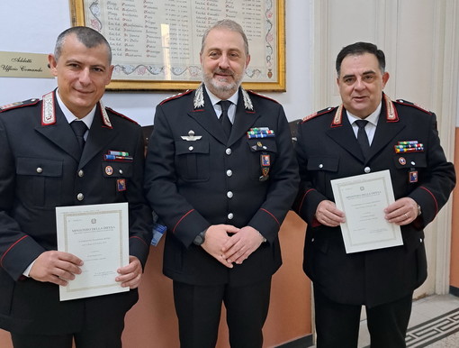 Onorificenze al merito di 'lungo comando' per i Luogotenenti dei CC Mennitto e Sesili (Foto) Onorificenze al merito di 'lungo comando' per i Luogotenenti dei CC Mennitto e Sesili (Foto)