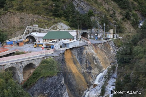 Crolla la montagna sotto il tunnel del Colle di Tenda: economia di un territorio che si sgretola, i commenti dei sindaci (Foto)