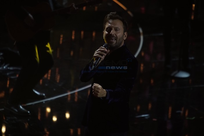 Festival 2022, la prima volta a Sanremo di Cesare Cremonini è un'altalena di emozioni: "Momento magico" (Foto) Festival 2022, la prima volta a Sanremo di Cesare Cremonini è un'altalena di emozioni: "Momento magico" (Foto)