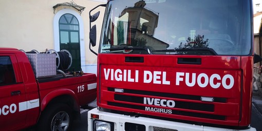 Auto si ribalta fra San Bartolomeo al Mare e Villa Faraldi, nessun ferito, sul posto i Vigili del Fuoco
