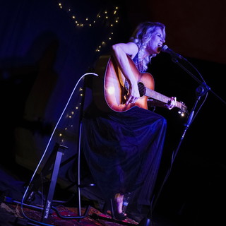 Concerto della cantautrice Chiara Ragnini a Diano Castello