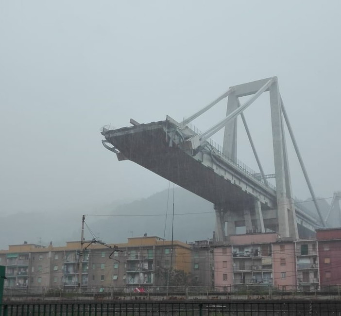 Un anno dal crollo del ponte Morandi, il ricordo degli imperiesi a pochi metri dalla tragedia &quot;Non era la nostra ora&quot;