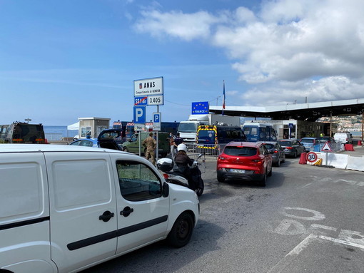L'ordinanza del Ministero conferma: non si può superare il confine tra Italia e Francia se non per lavoro