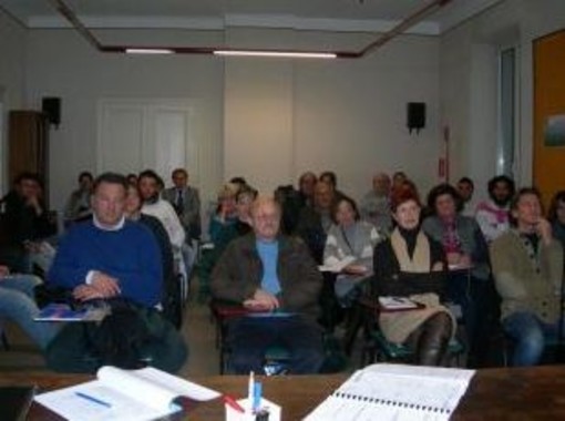 Imperia: con il Cescot Confesercenti organizza un corso per diventare agente immobiliare Imperia: con il Cescot Confesercenti organizza un corso per diventare agente immobiliare