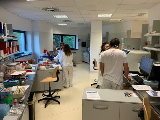 Coronavirus: numeri nuovamente in salita in Liguria (+7) e nella nostra provincia (+6), crescono anche i pazienti in sorveglianza attiva