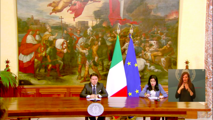 Scuola, ufficiali le linee guida per la ripartenza: si torna in aula il 14 settembre, fondi statali per sicurezza, lavori, assunzioni e aumento di stipendio per gli insegnanti