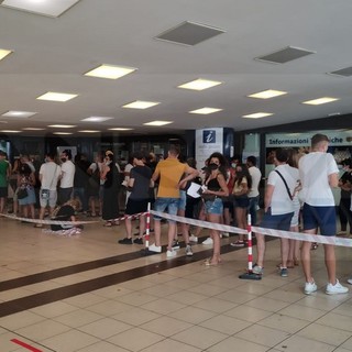 'Open night and day': prosegue la campagna vaccinale, stasera al Palafiori di Sanremo e domani al Palasalute di Imperia 'Open night and day': prosegue la campagna vaccinale, stasera al Palafiori di Sanremo e domani al Palasalute di Imperia