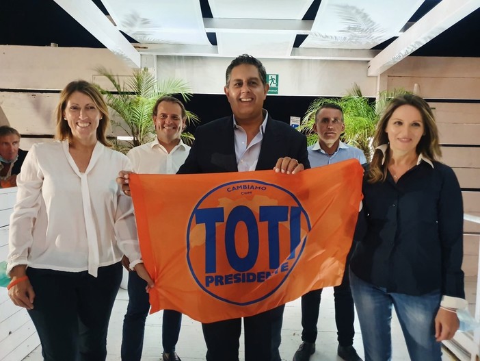 'Cambiamo con Toti': “Sansa strumentalizza la malattia e infanga il lavoro della sanità sui social e in diretta Tv”