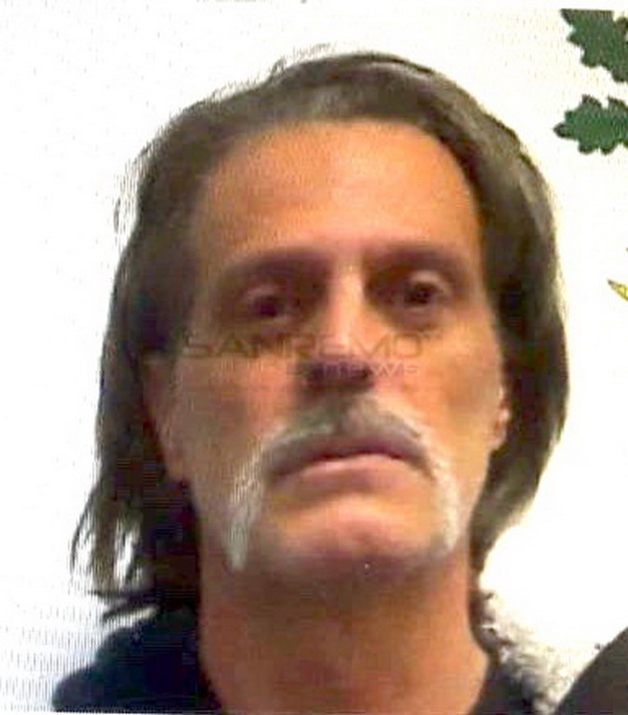 Sanremo: omicidio di Savona, ha esploso 3 colpi di pistola di fronte al carcere Domenico Massari prima di costituirsi Sanremo: omicidio di Savona, ha esploso 3 colpi di pistola di fronte al carcere Domenico Massari prima di costituirsi