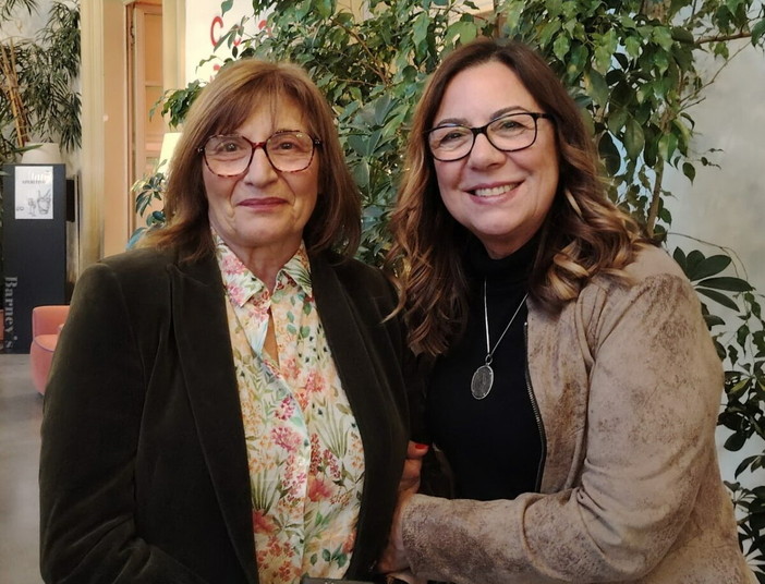 Daniela Boarino e Piera Sellaro presentano il libro 'Fragili Rami' alla biblioteca civica di Diano Marina Daniela Boarino e Piera Sellaro presentano il libro 'Fragili Rami' alla biblioteca civica di Diano Marina