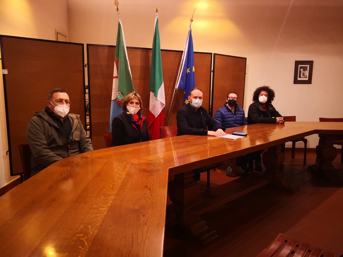 Borghetto d'Arroscia: visita dell'on. Di Muro per parlare di rilancio dell'entroterra, "Qui grandi potenzialità turistiche" Borghetto d'Arroscia: visita dell'on. Di Muro per parlare di rilancio dell'entroterra, "Qui grandi potenzialità turistiche"