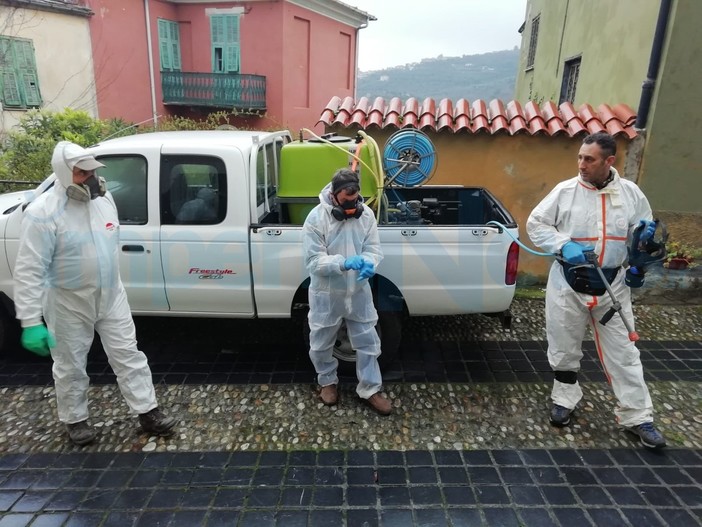 Pontedassio: partita nel pomeriggio la disinfezione delle strade per fronteggiare il #Coronavirus (Foto) Pontedassio: partita nel pomeriggio la disinfezione delle strade per fronteggiare il #Coronavirus (Foto)