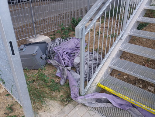 Imperia: lettore interviene nuovamente per sottolineare lo stato di degrado alla nuova stazione (Foto)