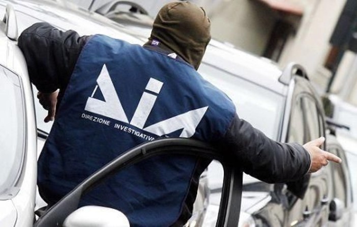 Caro energia: secondo la relazione semestrale della Dia le aziende liguri nel mirino della criminalità organizzata Caro energia: secondo la relazione semestrale della Dia le aziende liguri nel mirino della criminalità organizzata