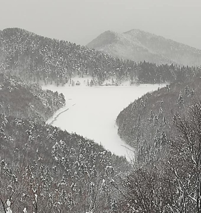 La neve alla diga di Tenarda La neve alla diga di Tenarda