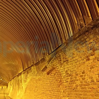 San Lorenzo al Mare: pezzi di lamiera si staccano dalla galleria della ciclabile, serve un intervento (Foto)