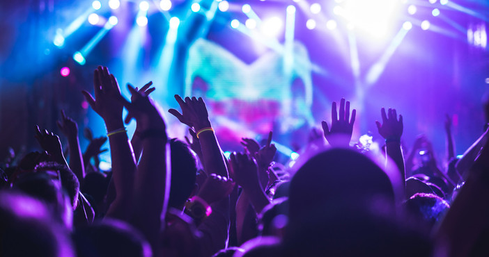 Diano Marina: tutto pronto per il Capodanno, ordinanza che vieta l'asporto in vetro e lattine dalle 21 Diano Marina: tutto pronto per il Capodanno, ordinanza che vieta l'asporto in vetro e lattine dalle 21