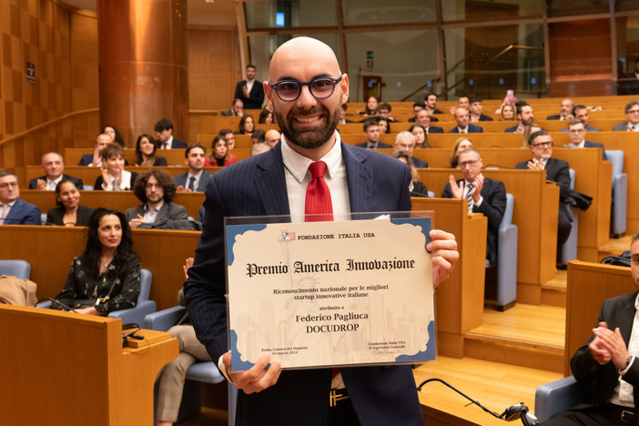 Docudrop: Rivoluzionare il Settore Immobiliare con il Web3 - Federico Pagliuca Vince il Premio "America Innovazione" Docudrop: Rivoluzionare il Settore Immobiliare con il Web3 - Federico Pagliuca Vince il Premio "America Innovazione"
