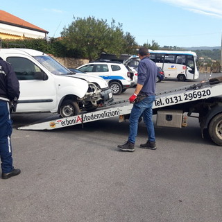 Iniziati gli interventi di rimozione dei veicoli in stato di abbandono sulle aree pubbliche di Diano Marina