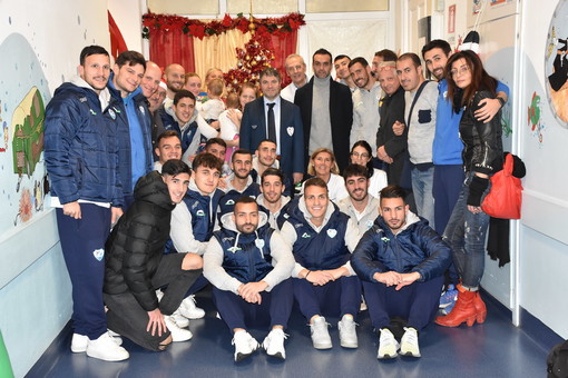 Tanti 'Babbo Natale' oggi nei reparti di Pediatria di Sanremo e Imperia: stamattina è toccato alla Sanremese (Foto) Tanti 'Babbo Natale' oggi nei reparti di Pediatria di Sanremo e Imperia: stamattina è toccato alla Sanremese (Foto)