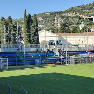 Imperia: cori e rischio contatto tra le due tifoserie ma derby per ora senza problemi tra i nerazzurri e la Sanremese (Foto e Video) Imperia: cori e rischio contatto tra le due tifoserie ma derby per ora senza problemi tra i nerazzurri e la Sanremese (Foto e Video)