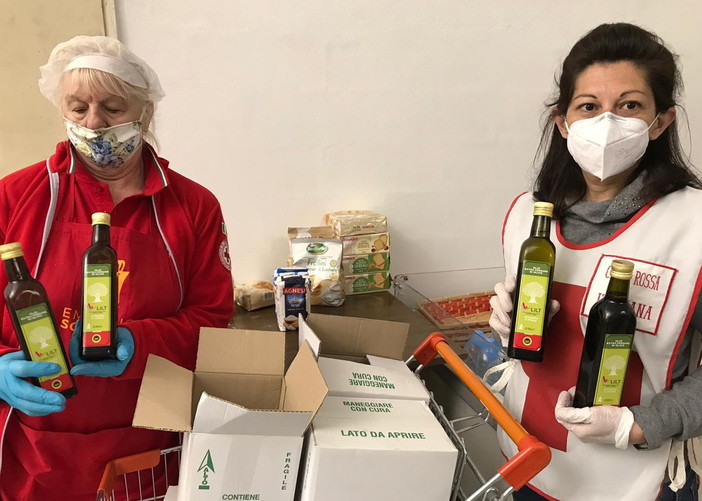 Donato alla Caritas l’olio extra vergine della LILT, simbolo della 'Settimana Nazionale per la Prevenzione Oncologica'