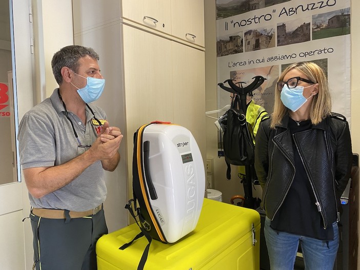 Solidarietà: l’associazione 'Il cuore di Martina' dona un dispositivo per la rianimazione cardiopolmonare