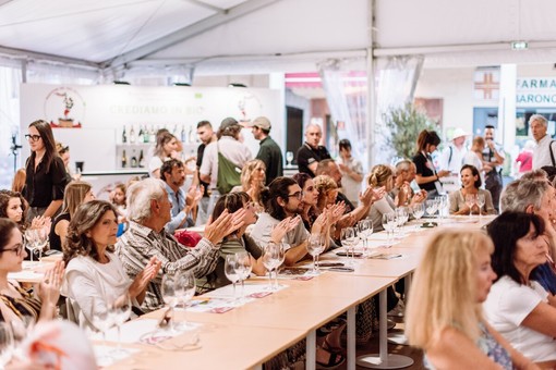 Douja d'Or 2026, dieci giorni per scoprire Asti tra vino, arte, gusto e storia: la città diventa un grande palcoscenico Douja d'Or 2026, dieci giorni per scoprire Asti tra vino, arte, gusto e storia: la città diventa un grande palcoscenico