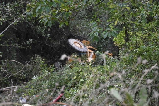 Tragedia sulla strada per Monte Ceppo: morti due operai, stavano lavorando su una ruspa per liberare le strade dal fango (Foto e Video)