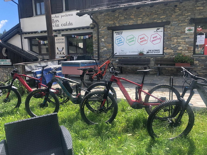 Sabato apre la nuova strada: intanto ecco la storia di un e-bike sharing che nasce a Finale Ligure e arriva fino a Monesi Sabato apre la nuova strada: intanto ecco la storia di un e-bike sharing che nasce a Finale Ligure e arriva fino a Monesi