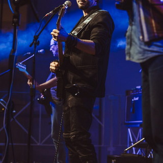 Eugenio Ripepi canta Gianna Nannini nel Foyer del Teatro Cavour di Imperia