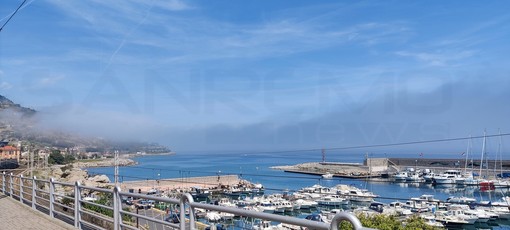 Effetto Maccaja su tutta la provincia: mare e colline avvolti dalla nebbia, ecco perchè si forma