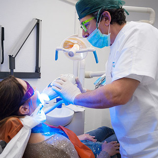 Impianti dentali, basta con i viaggi all'estero! Da Easy Implantology a Ventimiglia tecniche all'avanguardia e prezzi contenuti